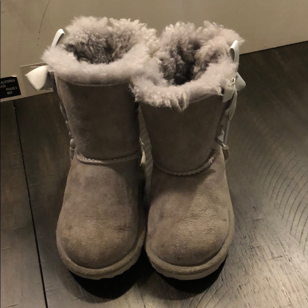 Grey Bailey Bow Toddler Uggs- Size 7 - Picture 4 of 4